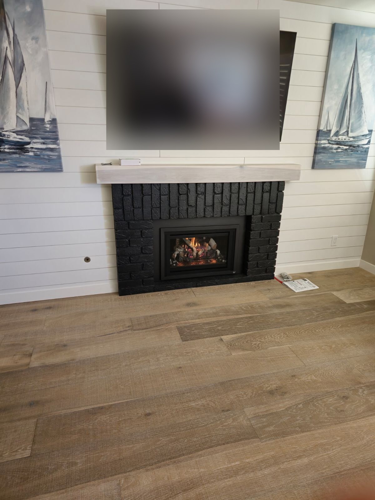 Shiplap with black brick